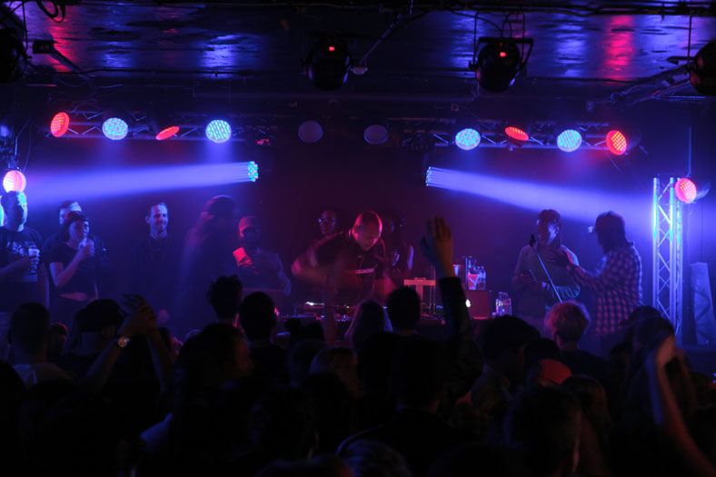 WALSHY FIRE LIGHTS UP RITUAL NIGHTCLUB